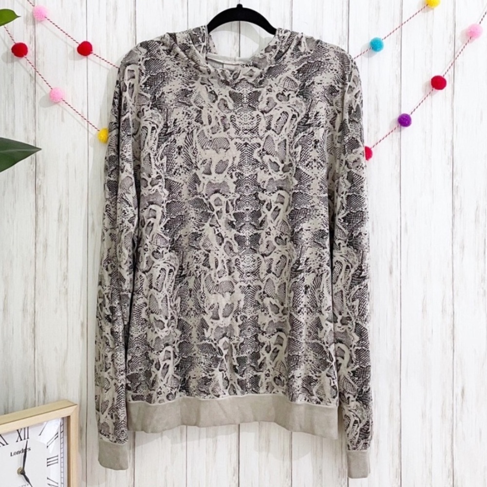 ⛱️Dantelle - Gray Snake Print Hoodie Sweater - 2X